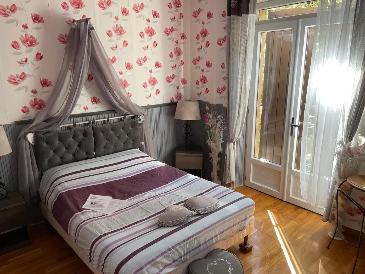 Les Chambres De Cathy Murat Buitenkant foto